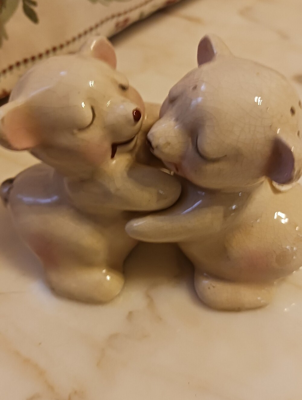 Huggy Bears Shakers, Vintage Late 1940s MIOJ Porcelain
